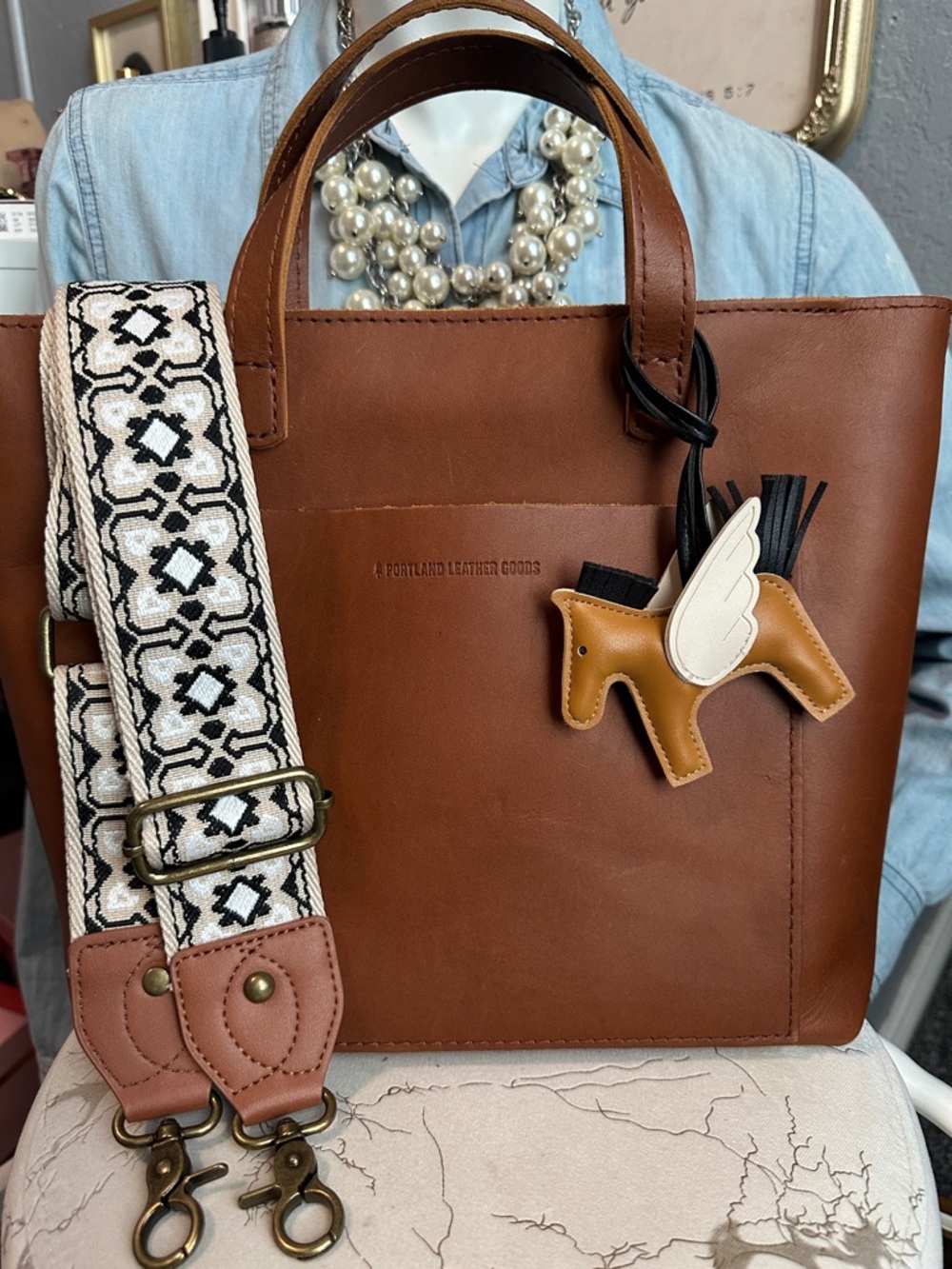 PLG 🍯 honey Medium crossbody tote 🐴 zipper closure